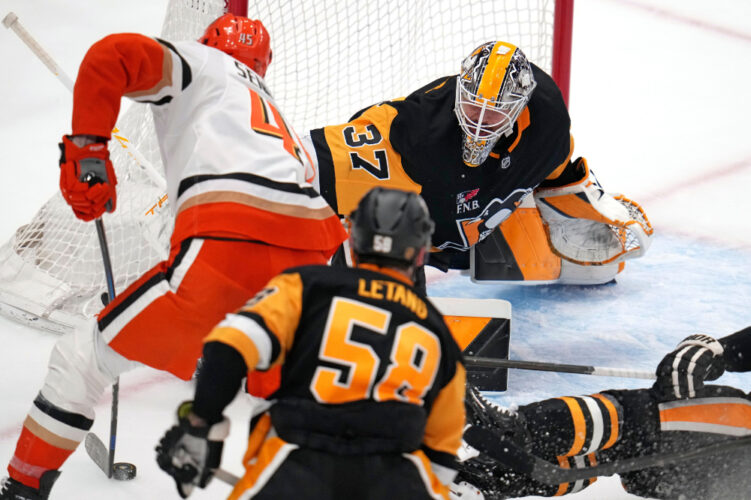 Sennecke beats buzzer to force OT; Ducks down Pens